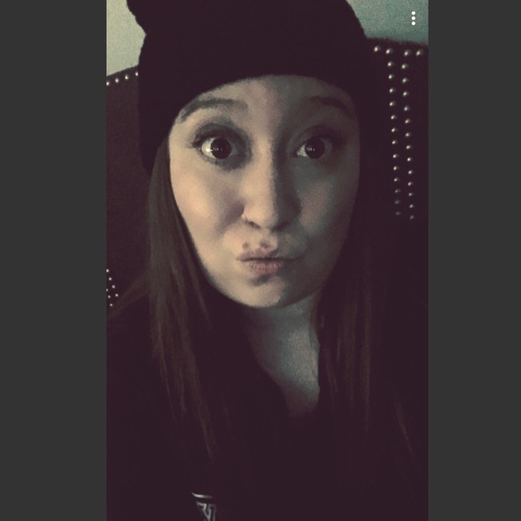 Meet your Posher, Courtney - Picture 1 of 1